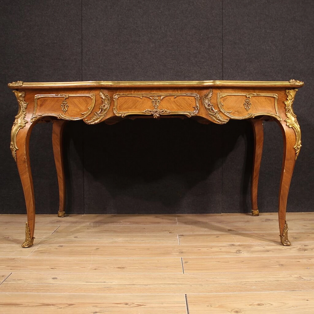 Louis XV style walnut veneered writing desk, early 20th century 6