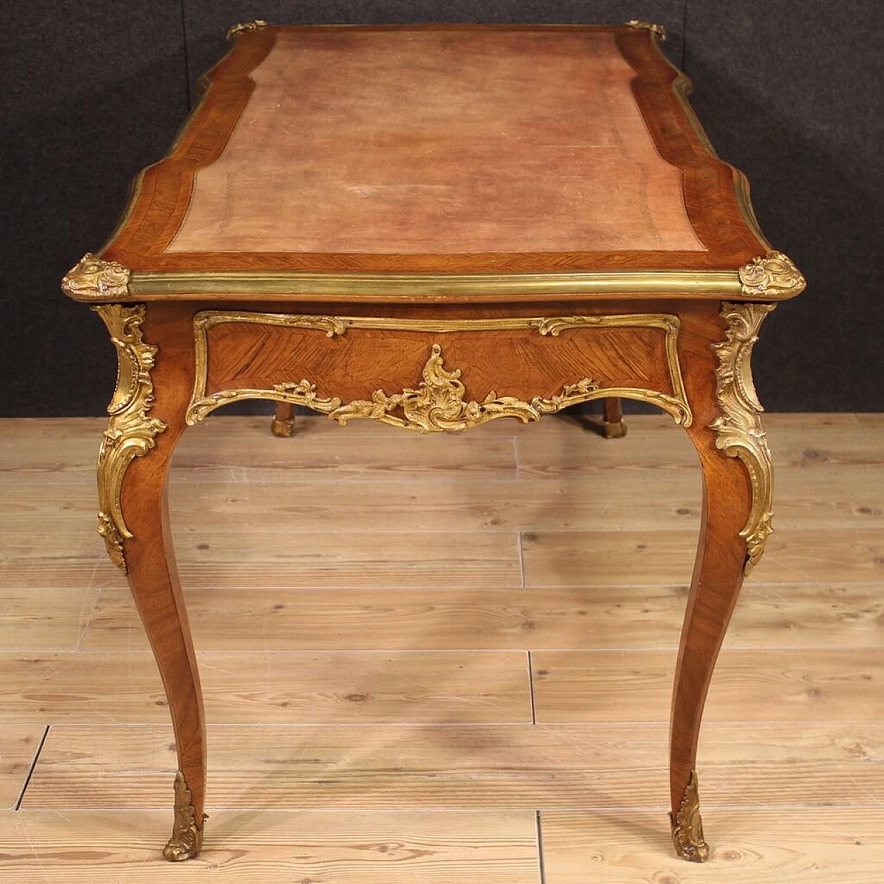 Louis XV style walnut veneered writing desk, early 20th century 7