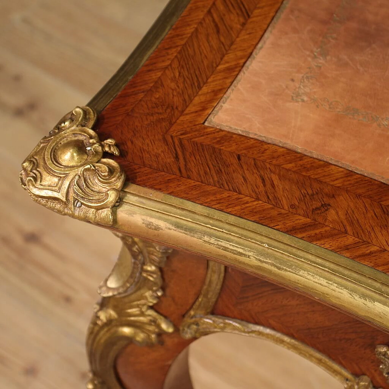 Louis XV style walnut veneered writing desk, early 20th century 10