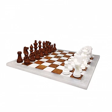 Scacchiera e scacchi in alabastro di Volterra marrone e bianco, anni '70