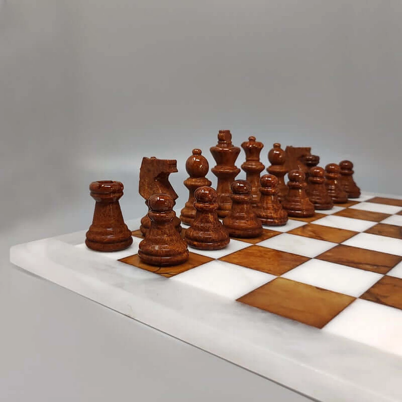 Brown and white Volterra alabaster chessboard and chessmen, 1970s 4