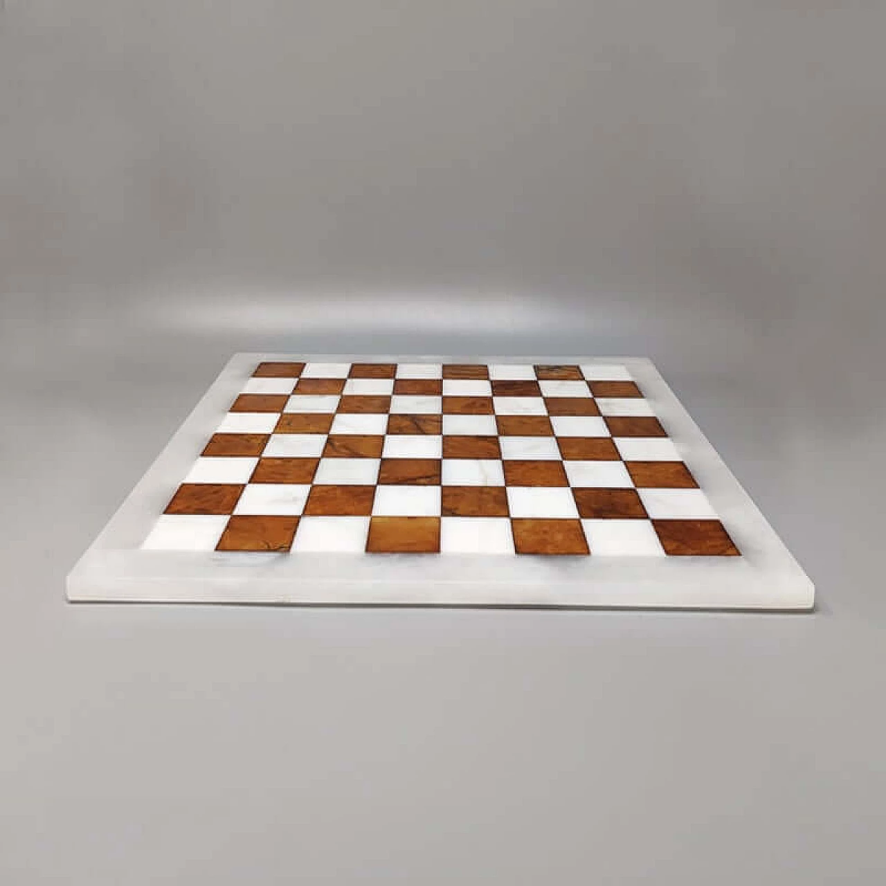 Brown and white Volterra alabaster chessboard and chessmen, 1970s 6