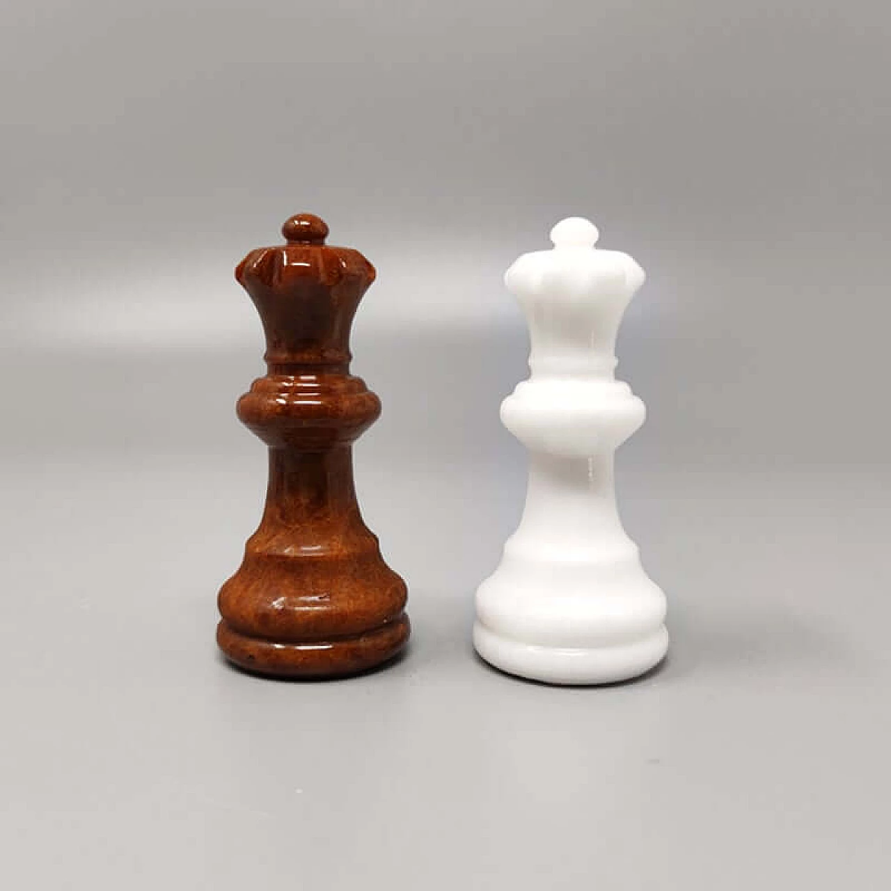 Scacchiera e scacchi in alabastro di Volterra marrone e bianco, anni '70 8
