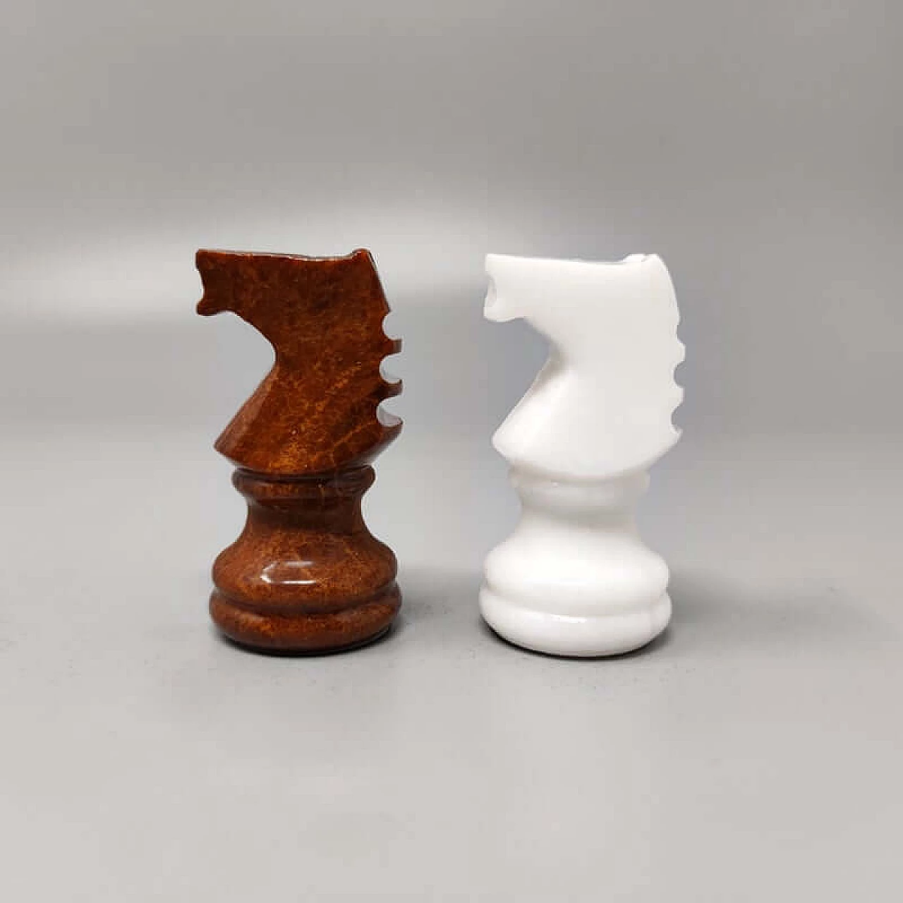 Scacchiera e scacchi in alabastro di Volterra marrone e bianco, anni '70 10