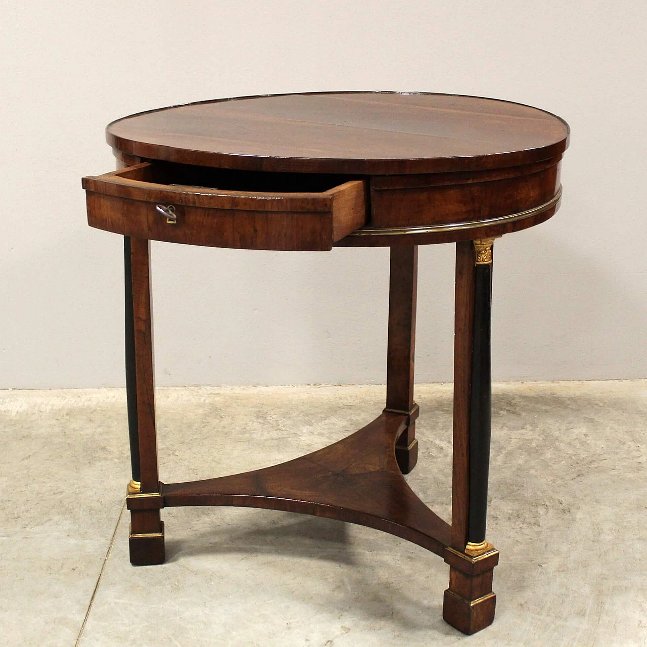 Empire coffee table in solid walnut and walnut veneer, early 19th century 3