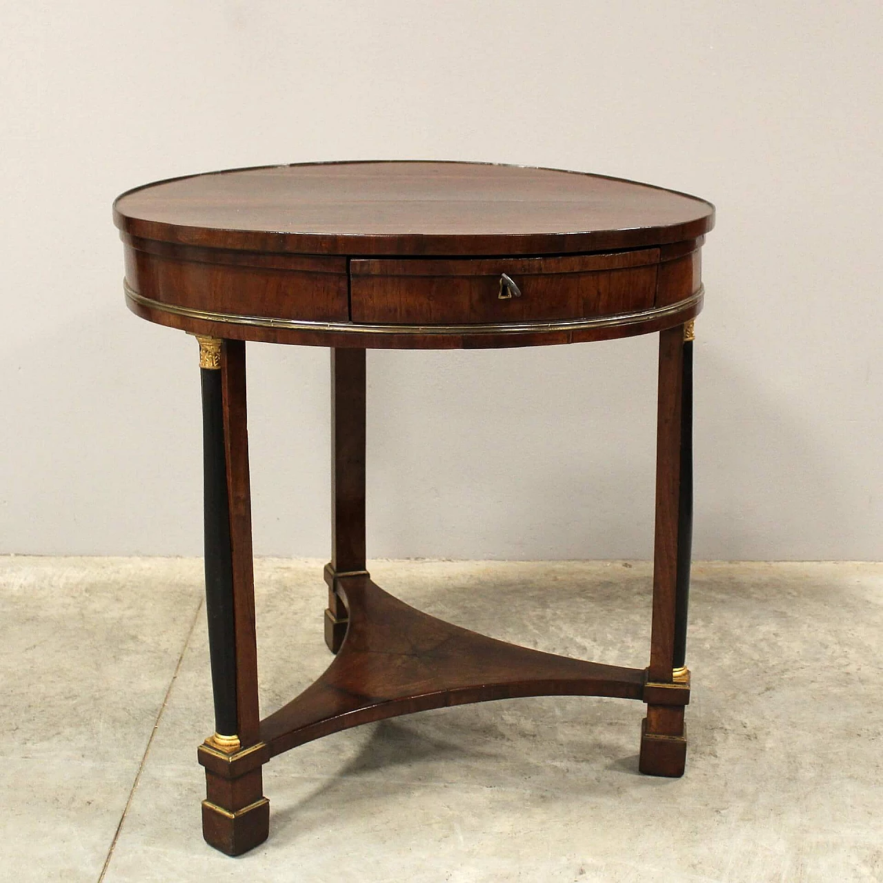 Empire coffee table in solid walnut and walnut veneer, early 19th century 4