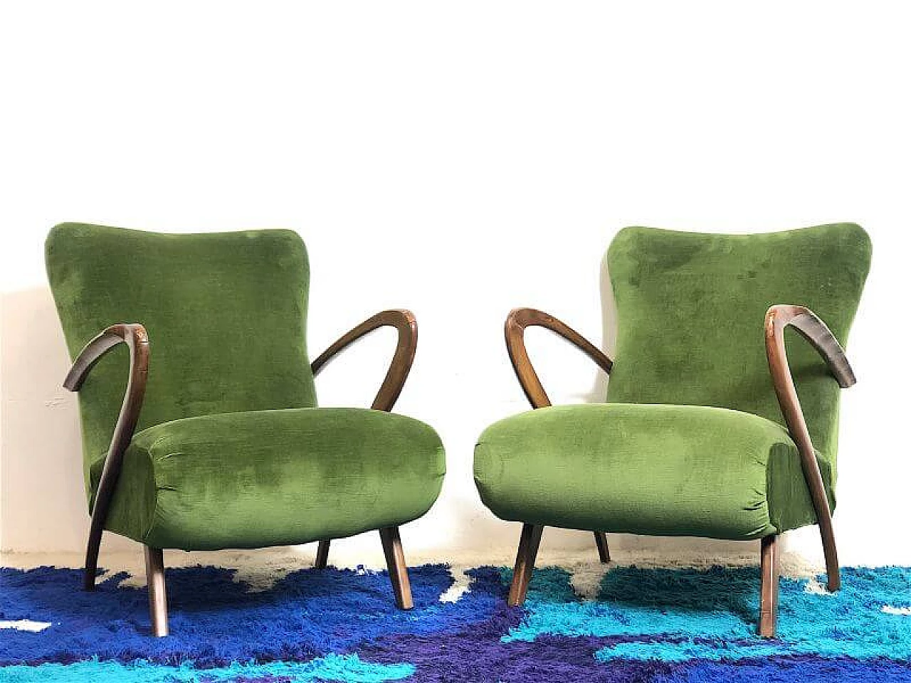 Pair of beechwood and green velvet armchairs by Paolo Buffa, 1940s 2