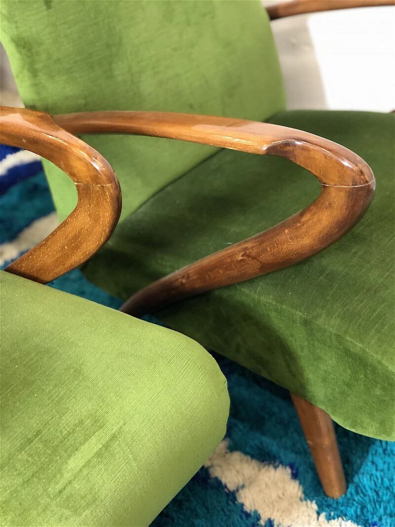 Pair of beechwood and green velvet armchairs by Paolo Buffa, 1940s 3
