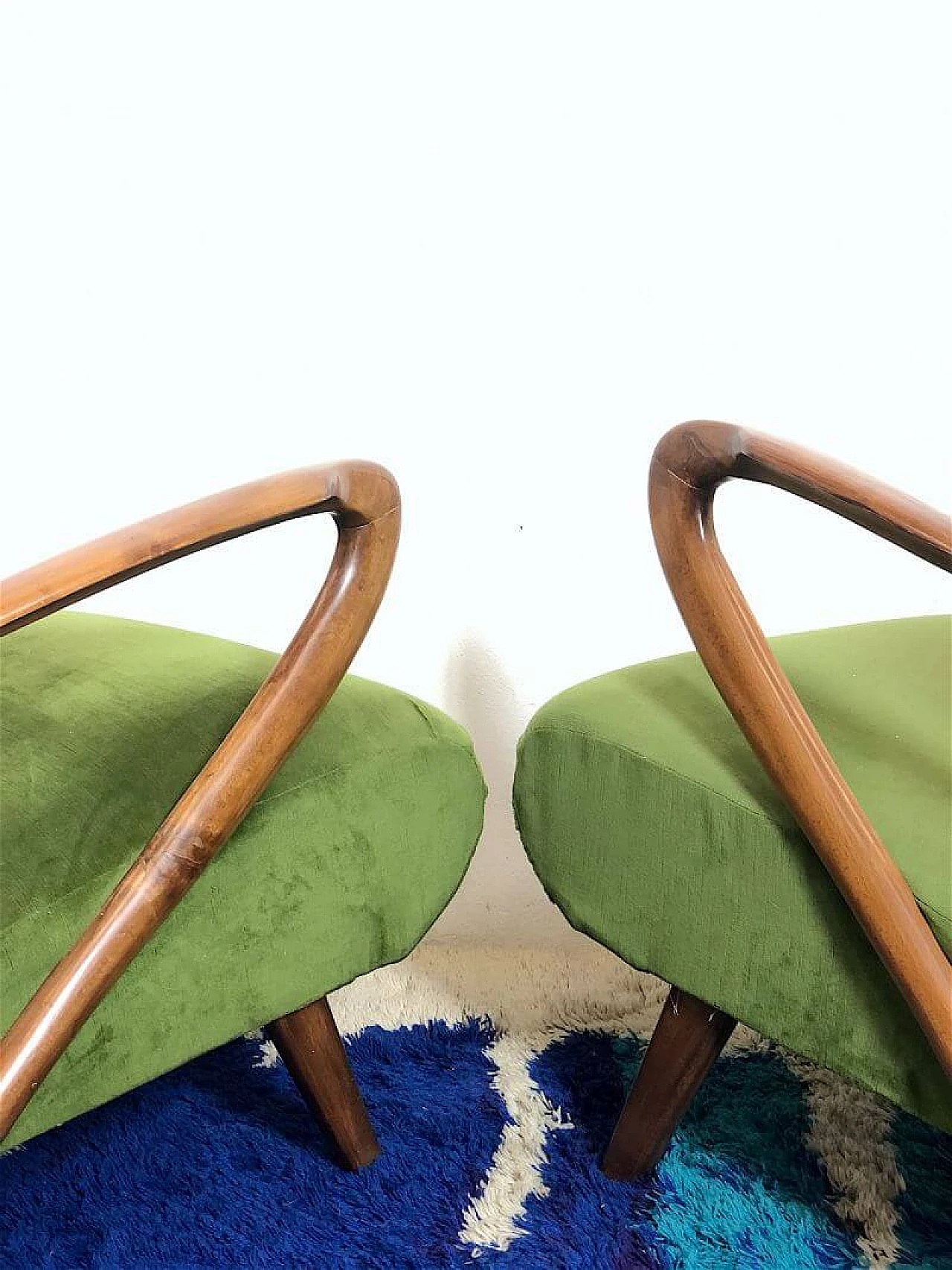 Pair of beechwood and green velvet armchairs by Paolo Buffa, 1940s 5