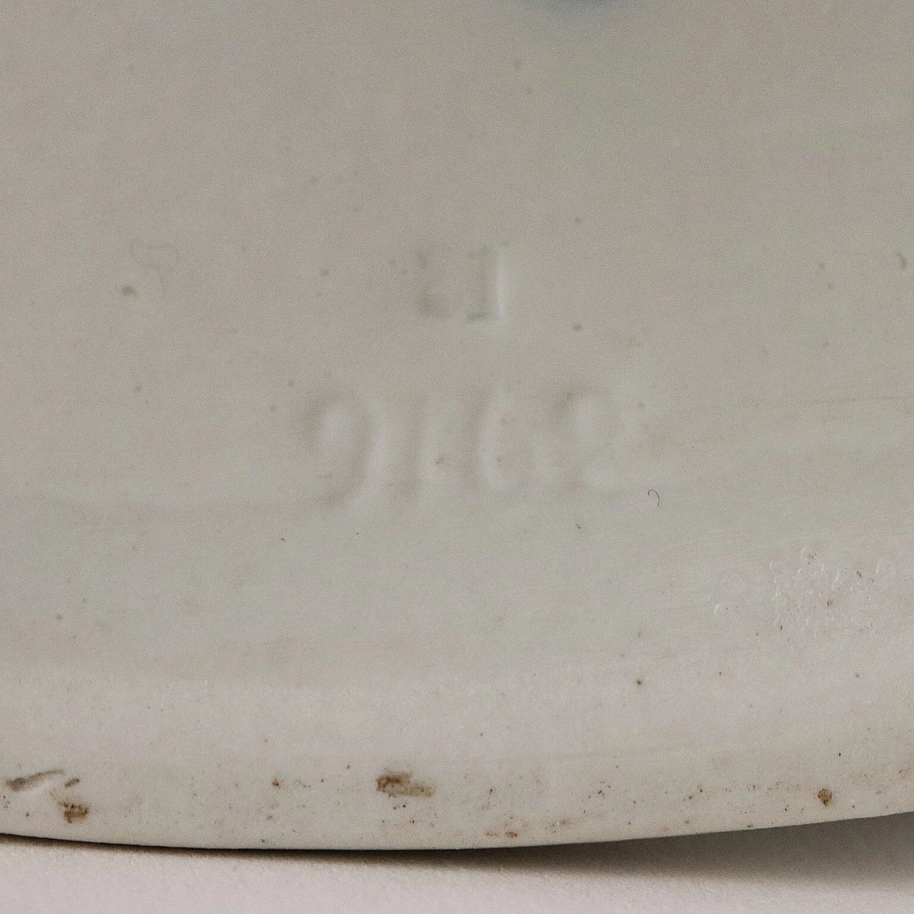 Scultura coppia di fidanzati con carriola, in porcellana bianca di Capodimonte, '30 9