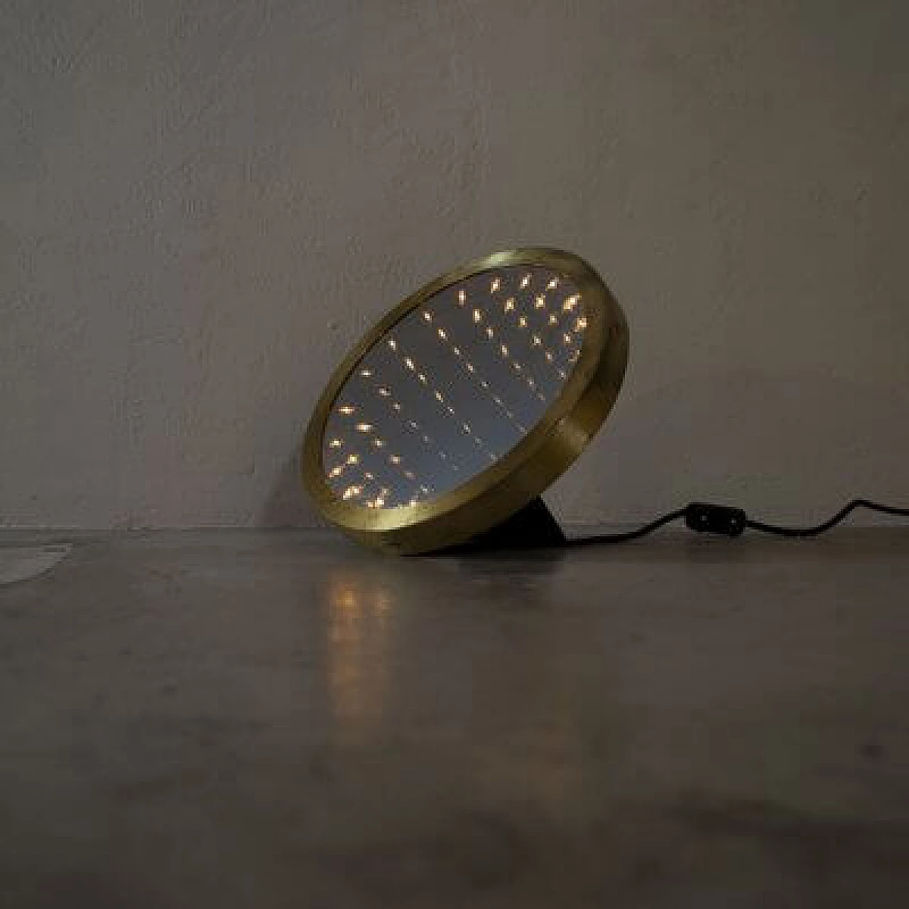 Specchio infinito luminoso con cornice in ottone, anni '70 5