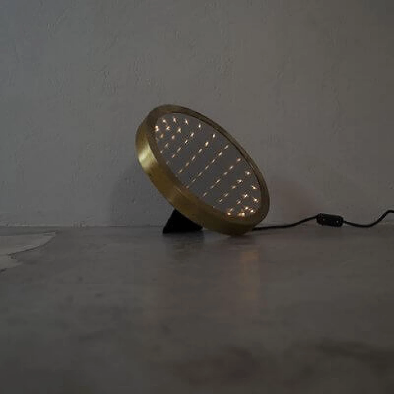 Specchio infinito luminoso con cornice in ottone, anni '70 6