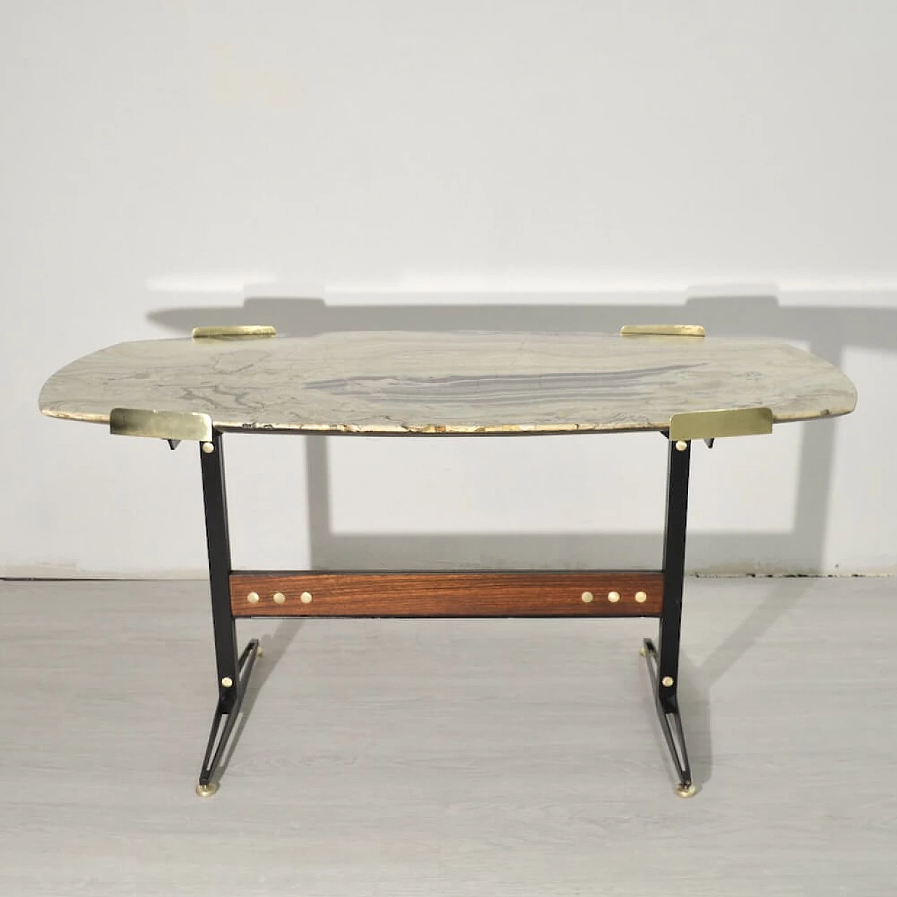 Tavolino in metallo nero, ottone, teak e onice, anni '50 3