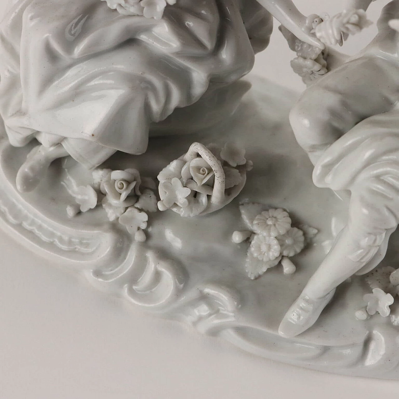 Lovers statuette in white Capodimonte porcelain 5