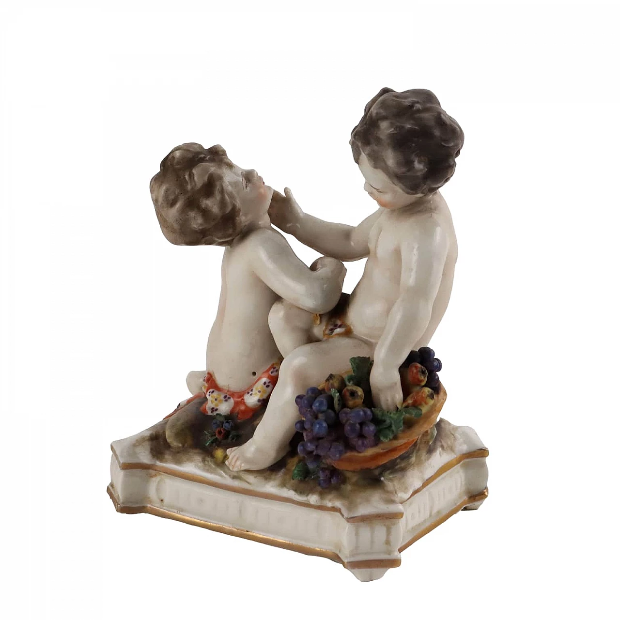 Scultura coppia di putti, in porcellana di Capodimonte, fine XIX secolo 1
