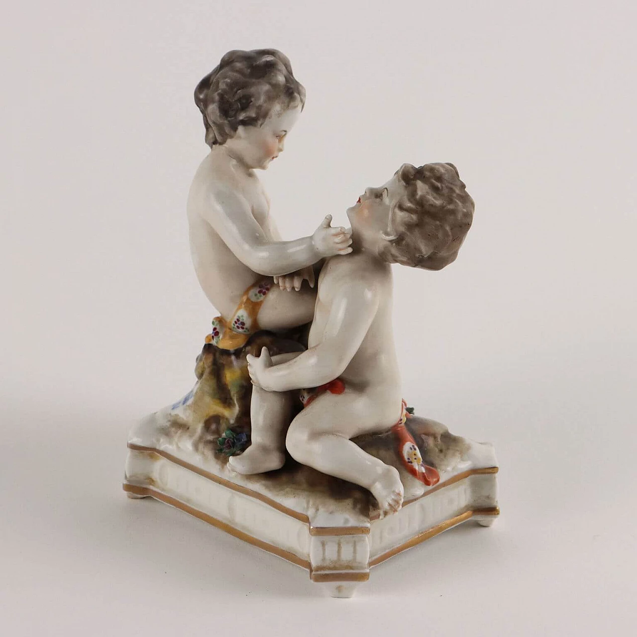 Pair of putti sculpture, Capodimonte porcelain, late 19th century 3