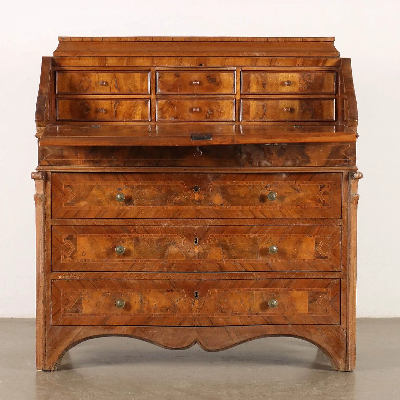 Lombard Barocchetto walnut panelled flap desk, third quarter of the 18th century 3