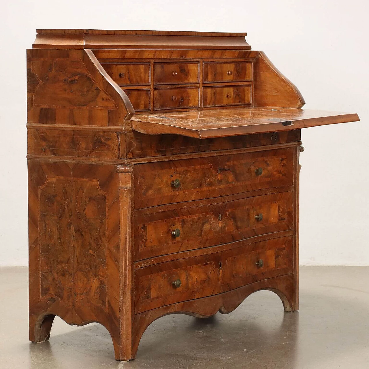 Lombard Barocchetto walnut panelled flap desk, third quarter of the 18th century 4