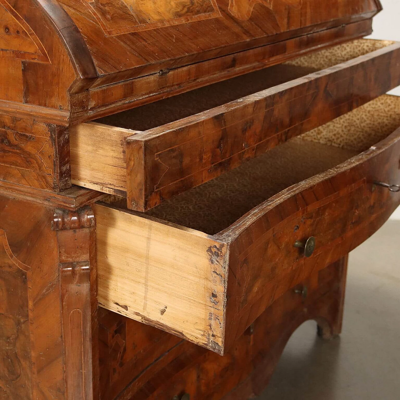 Lombard Barocchetto walnut panelled flap desk, third quarter of the 18th century 7
