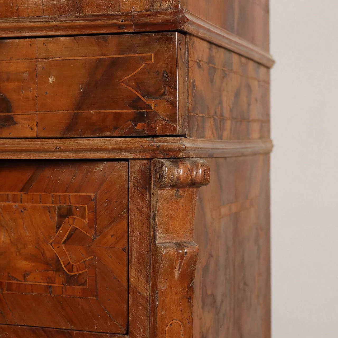 Lombard Barocchetto walnut panelled flap desk, third quarter of the 18th century 10