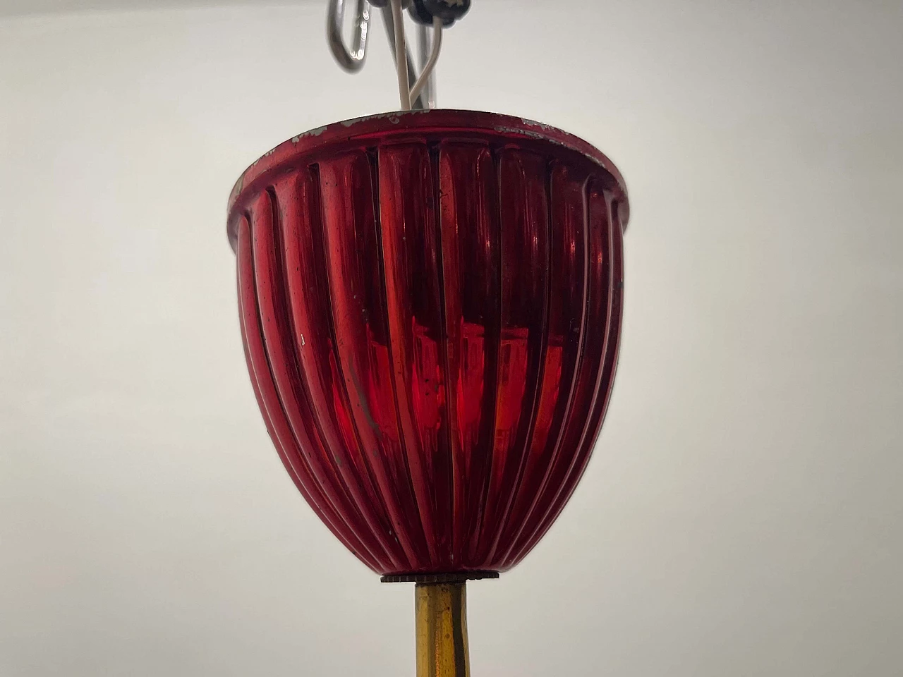 Lampadario in ottone, alluminio rosso e vetro opalino, anni '50 9