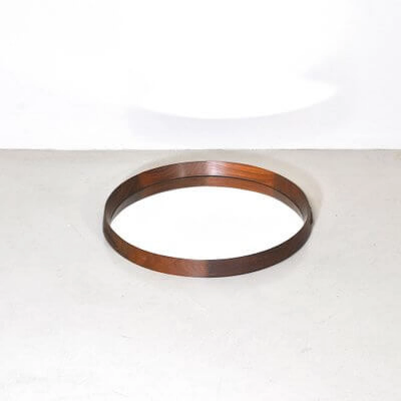 Specchio da parete rotondo in legno curvato, anni '60 4