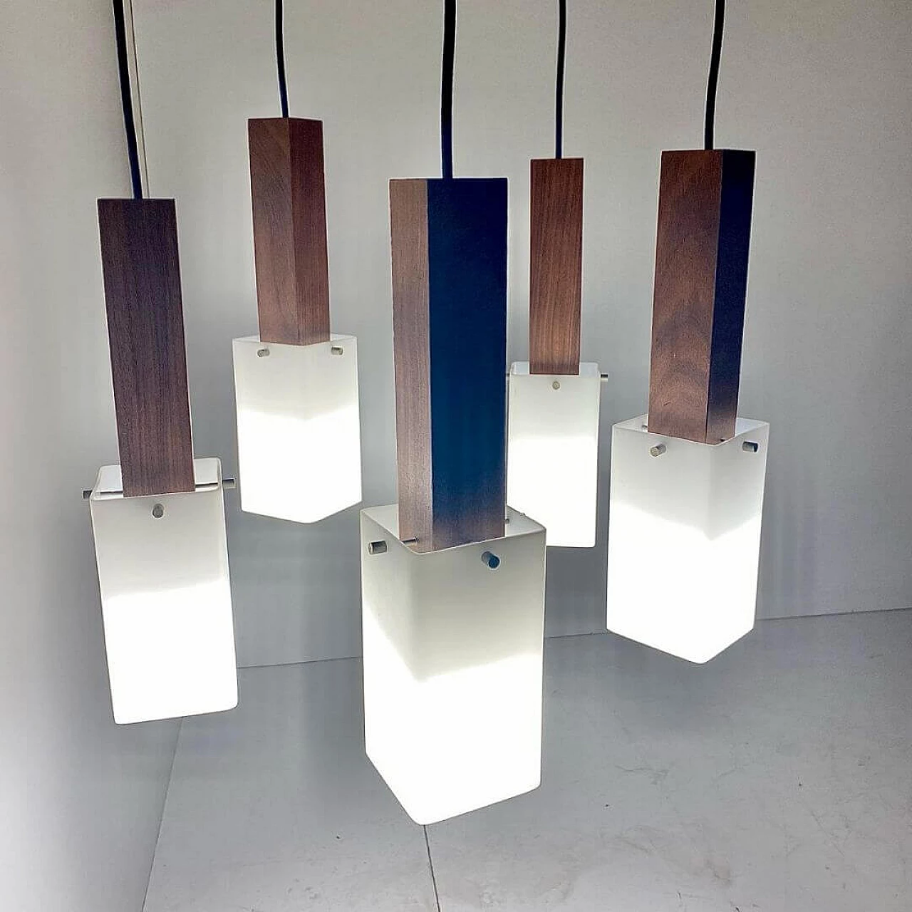 Five-light teak and acrylic chandelier by Guzzini, 1960s 8