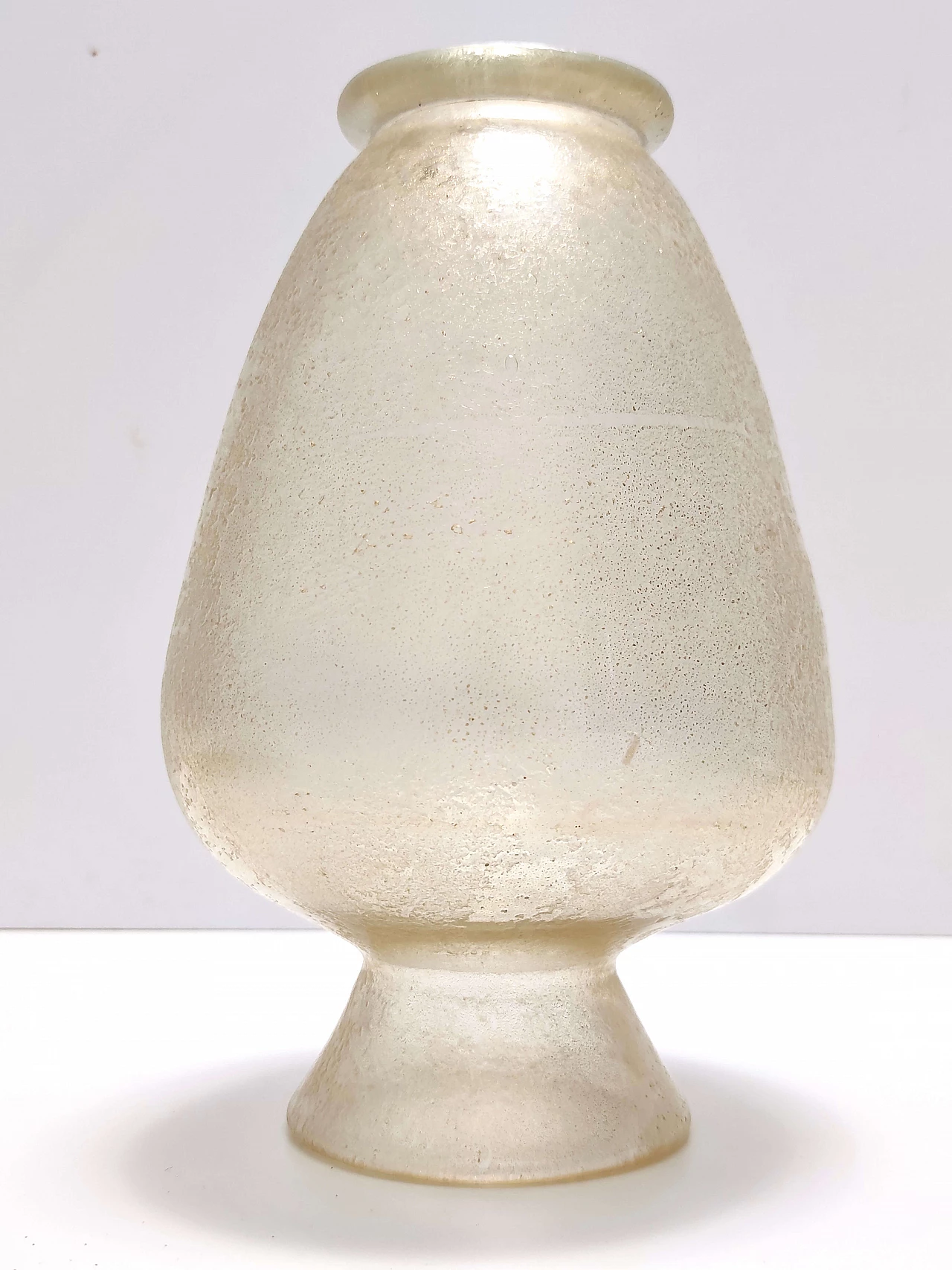 Murano glass vase with gold streaks by Seguso, 1940s 2