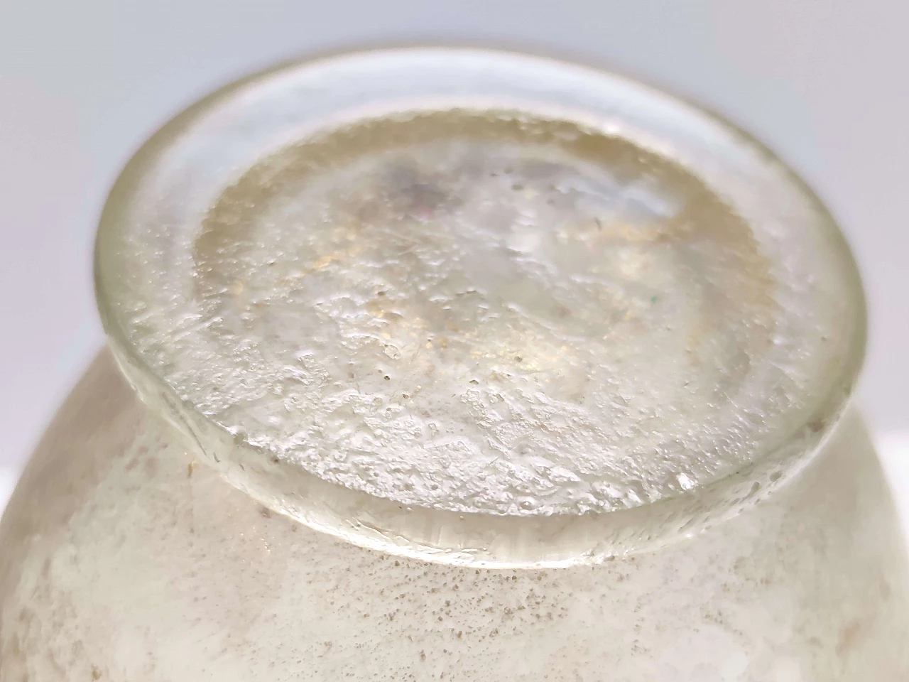 Murano glass vase with gold streaks by Seguso, 1940s 3