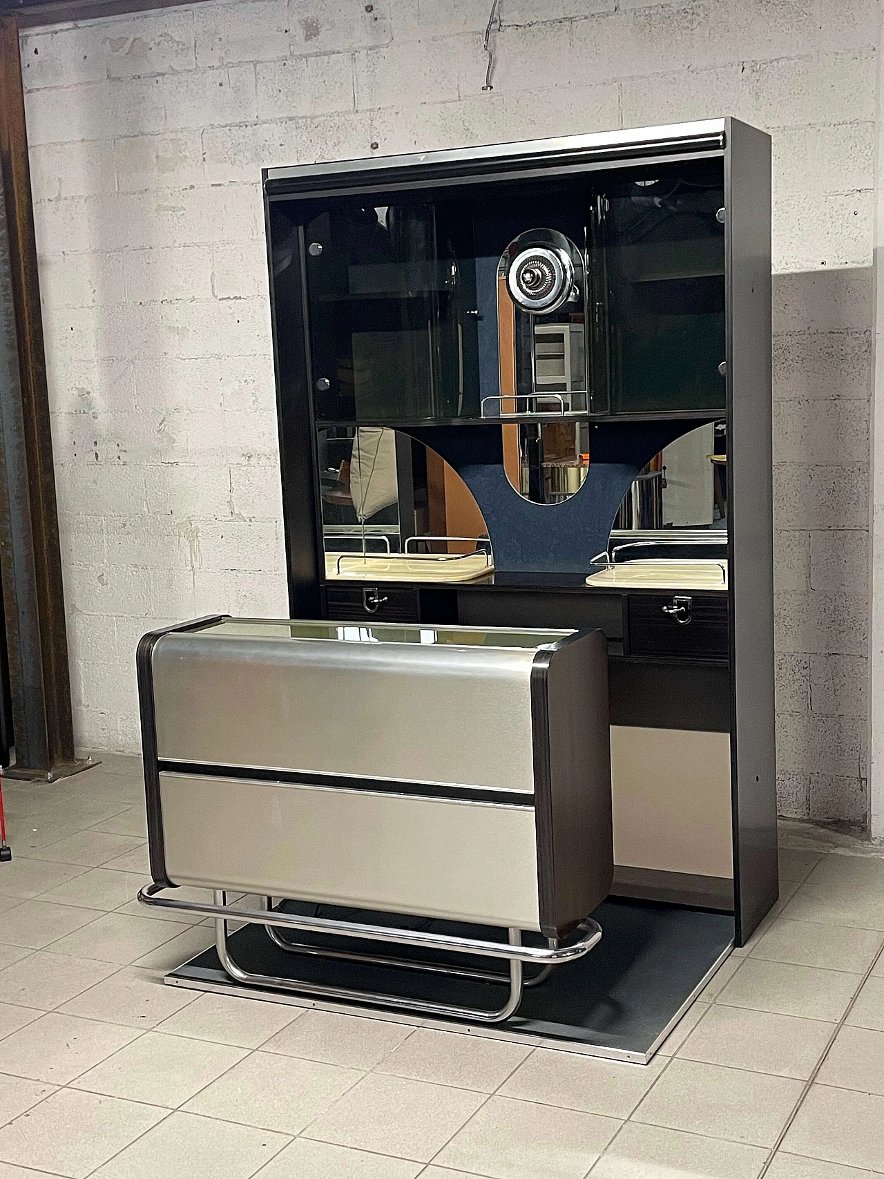 Mobile bar con bancone in legno, metallo e vetro, anni '70 2