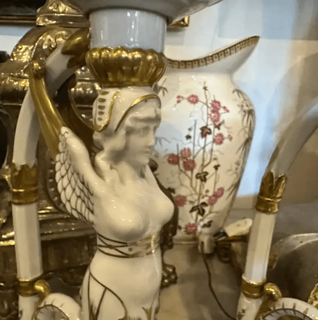 Coppia di lampade da tavolo in ceramica di Capodimonte bianca e oro, primo '900 4