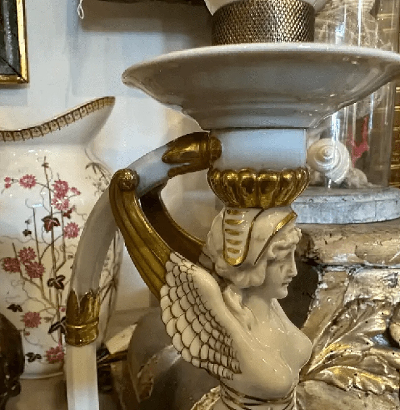 Coppia di lampade da tavolo in ceramica di Capodimonte bianca e oro, primo '900 10