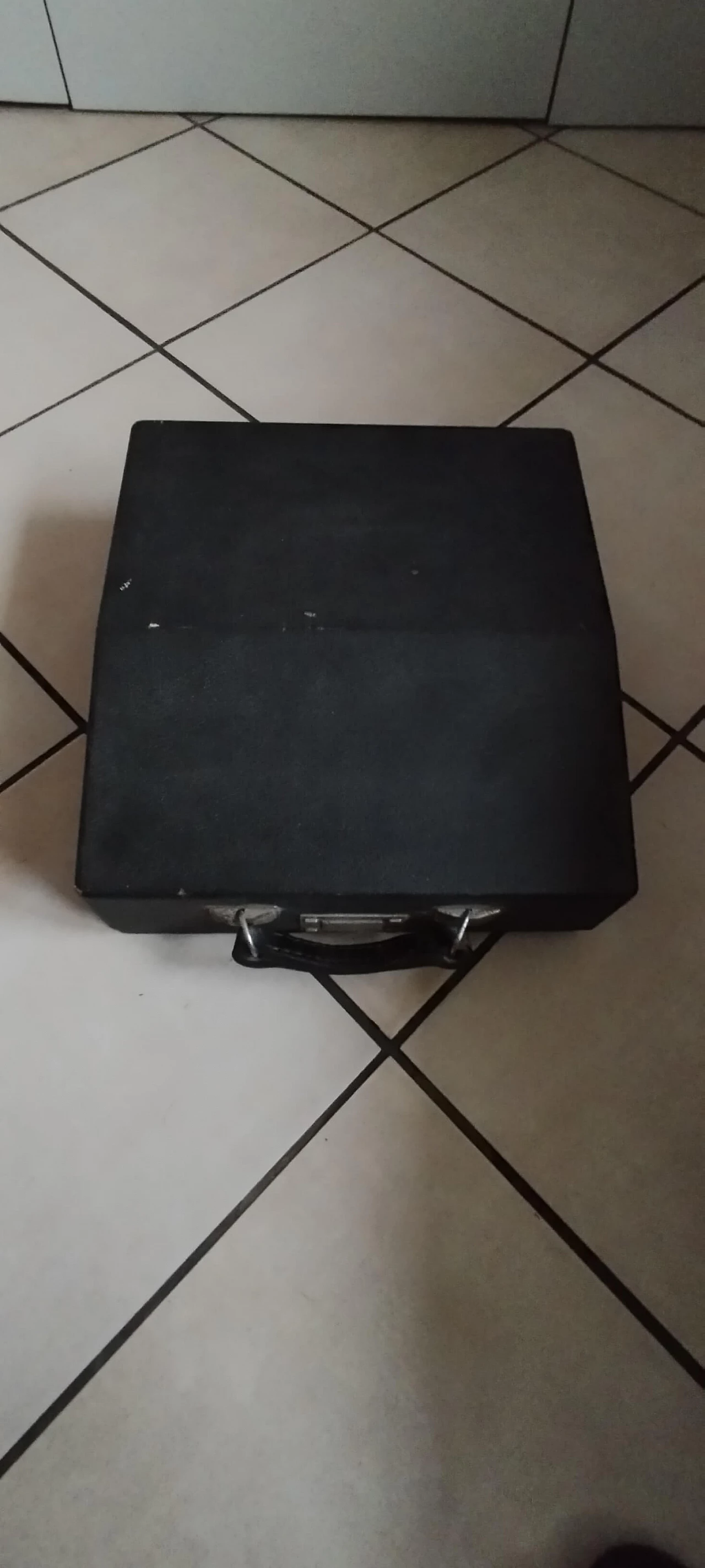 Invicta portable typewriter with case, 1930s 2