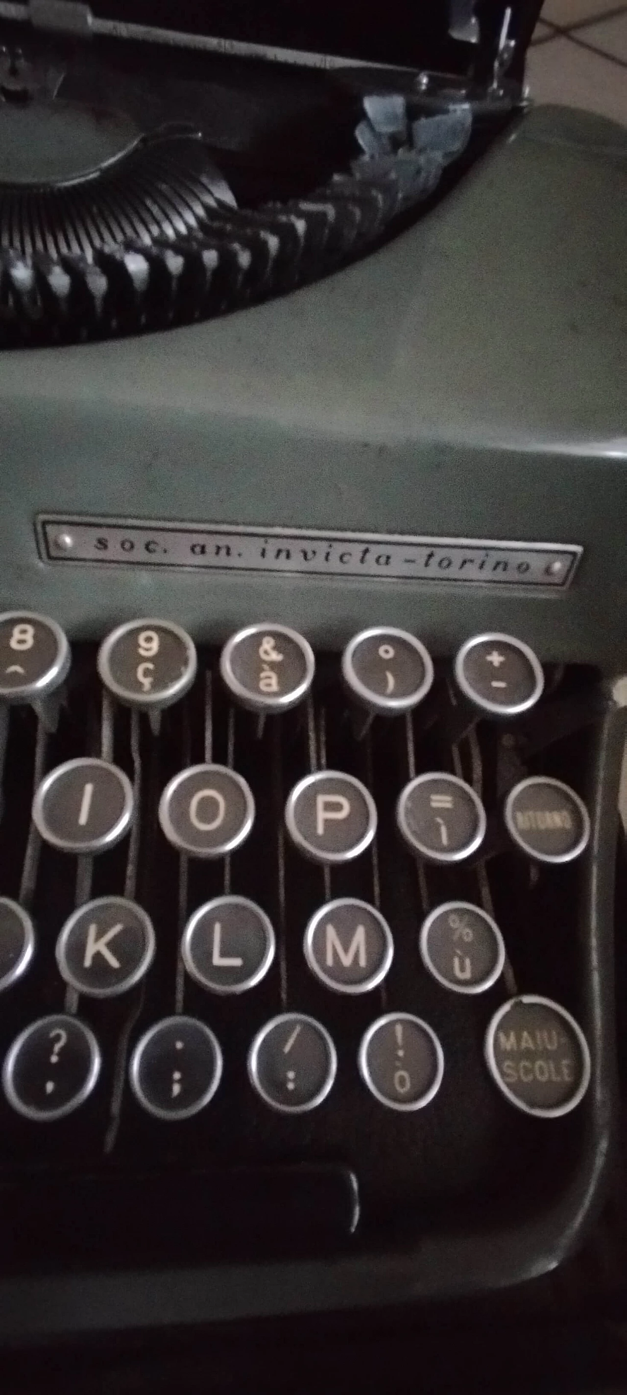 Invicta portable typewriter with case, 1930s 4