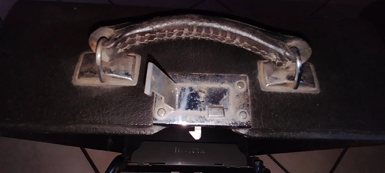 Invicta portable typewriter with case, 1930s 8