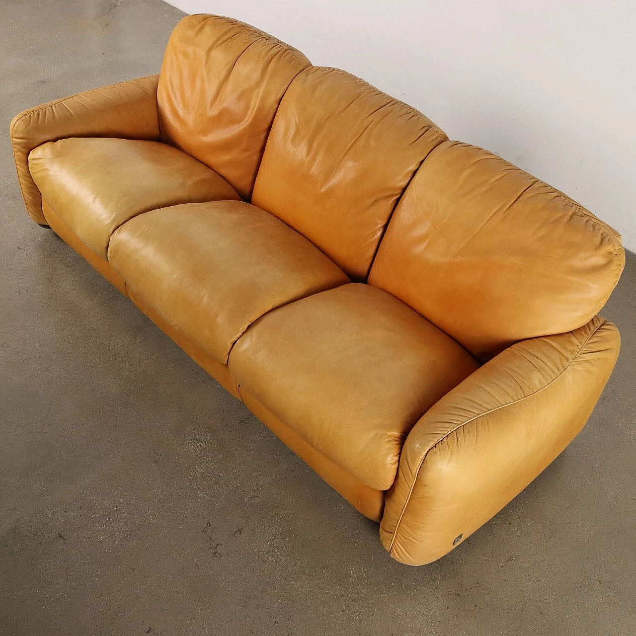Piumotto three-seater leather sofa by Arrigo Arrighi for Busnelli, 1980s 9