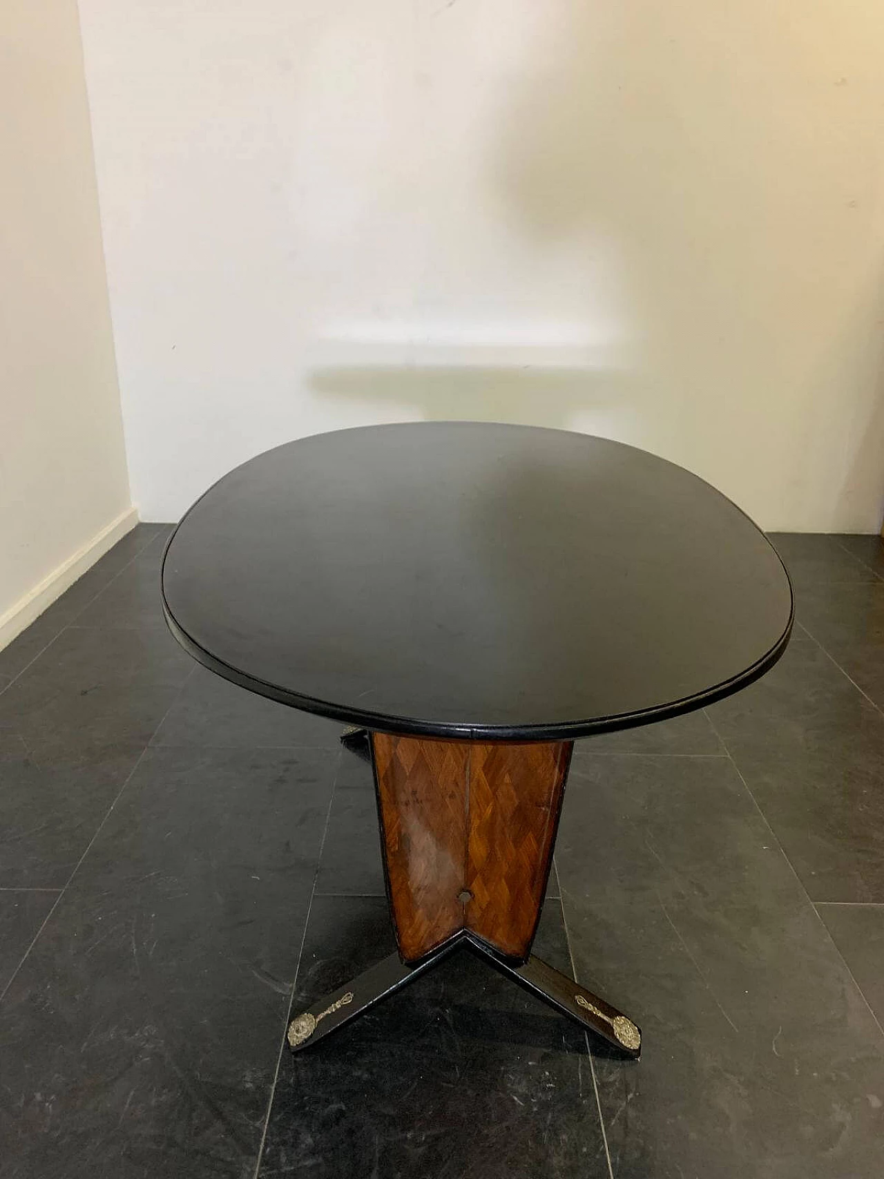 Tavolo ovale in legno ebanizzato, mogano e vetro nero, anni '50 2