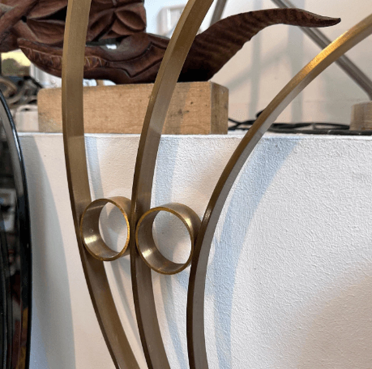 Specchio da parete in ottone stile Luciano Frigerio, anni '60 6