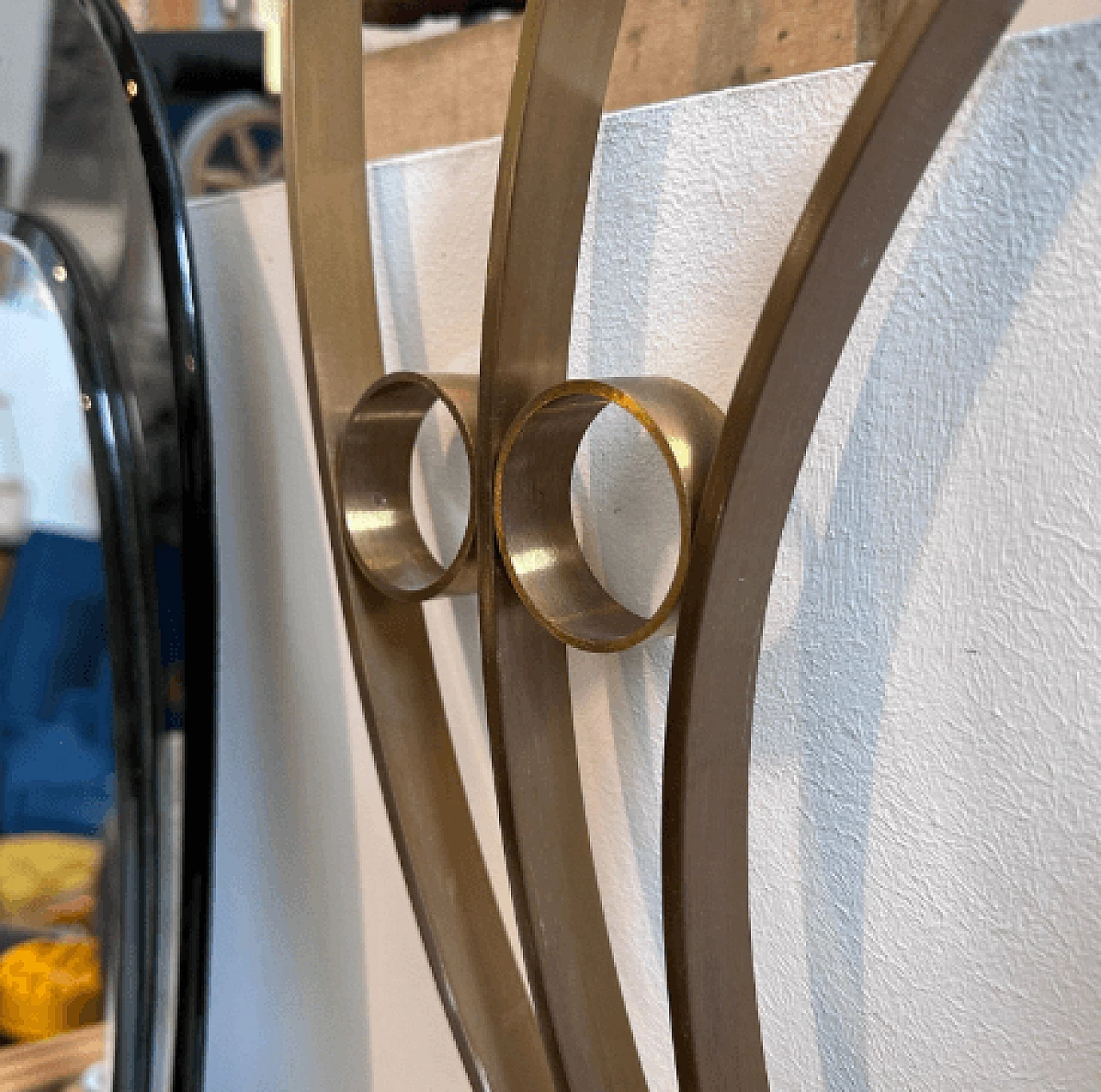 Specchio da parete in ottone stile Luciano Frigerio, anni '60 12