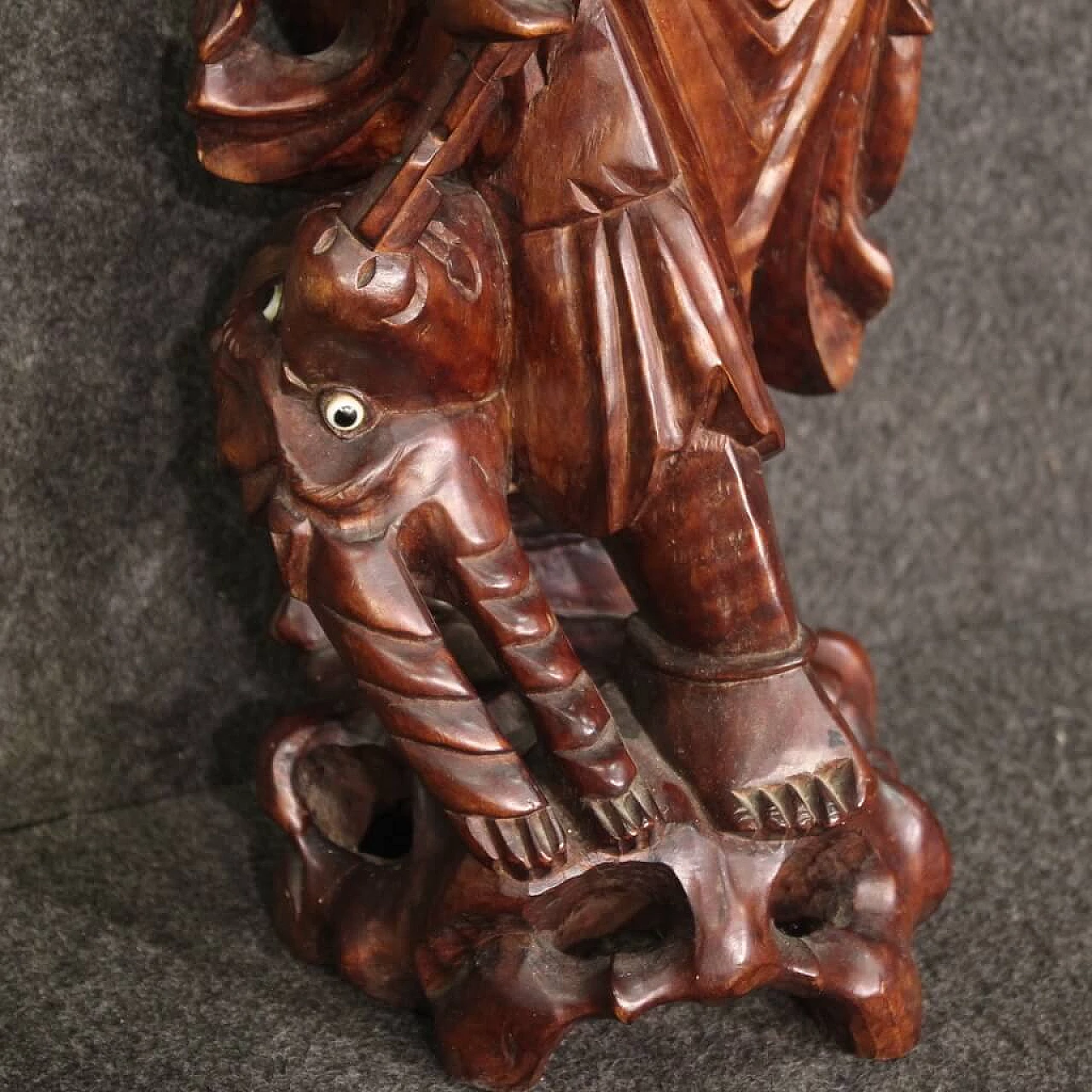 Figura con animale, scultura orientale in legno, anni '60 4