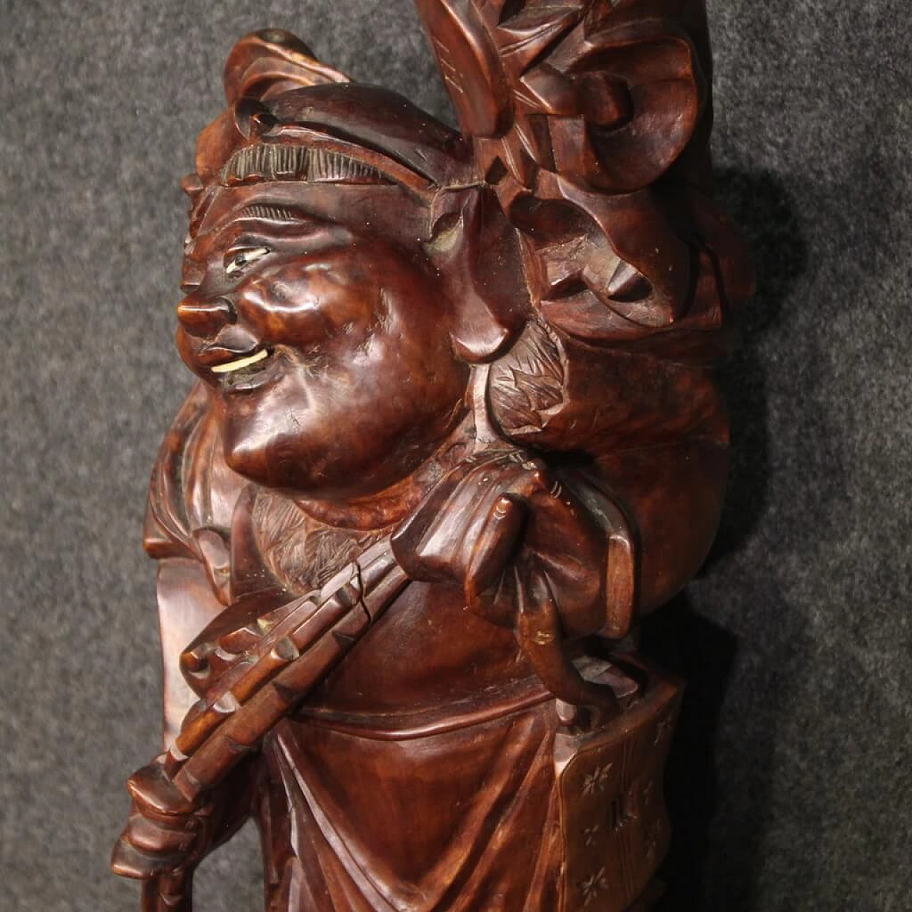 Figura con animale, scultura orientale in legno, anni '60 5