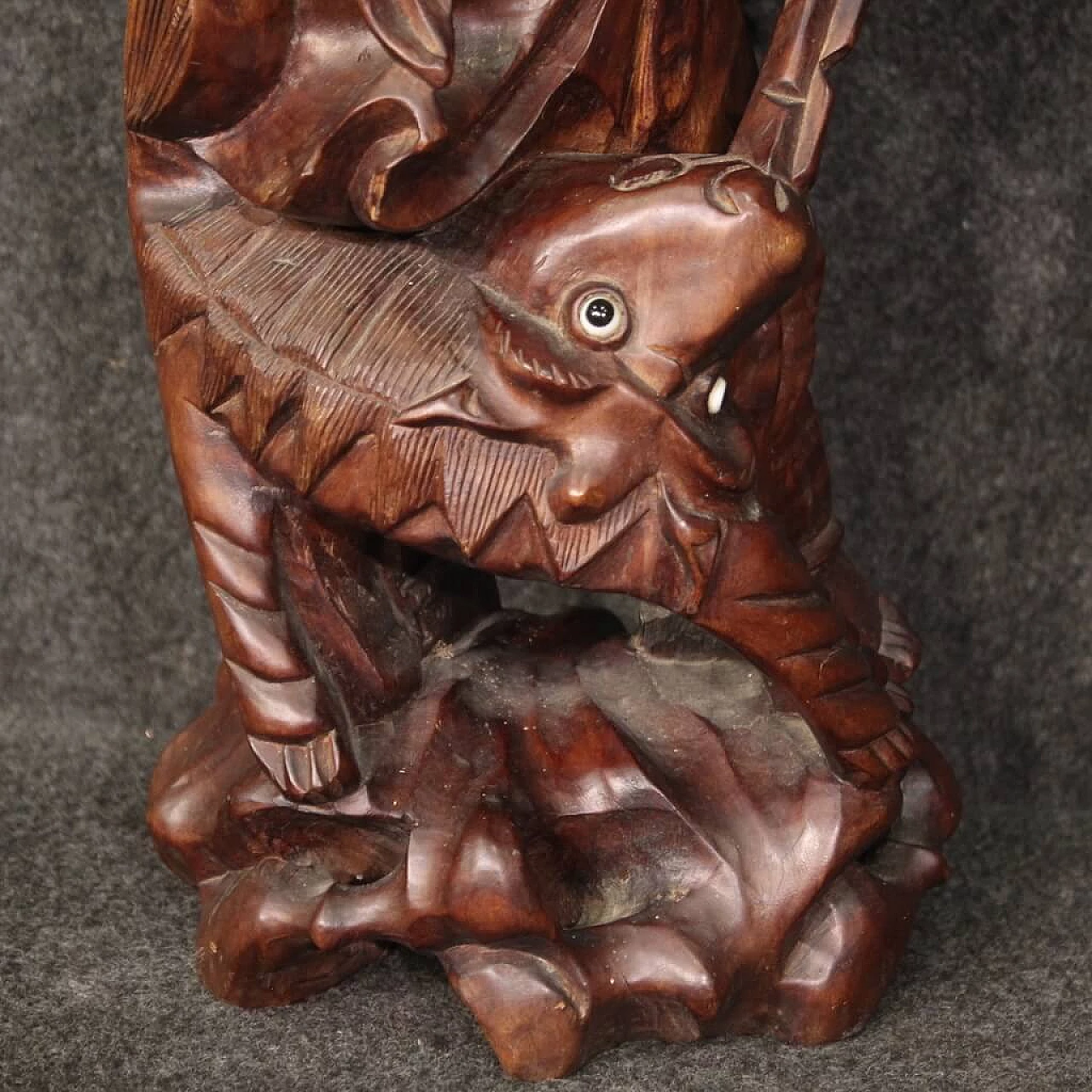 Figura con animale, scultura orientale in legno, anni '60 9