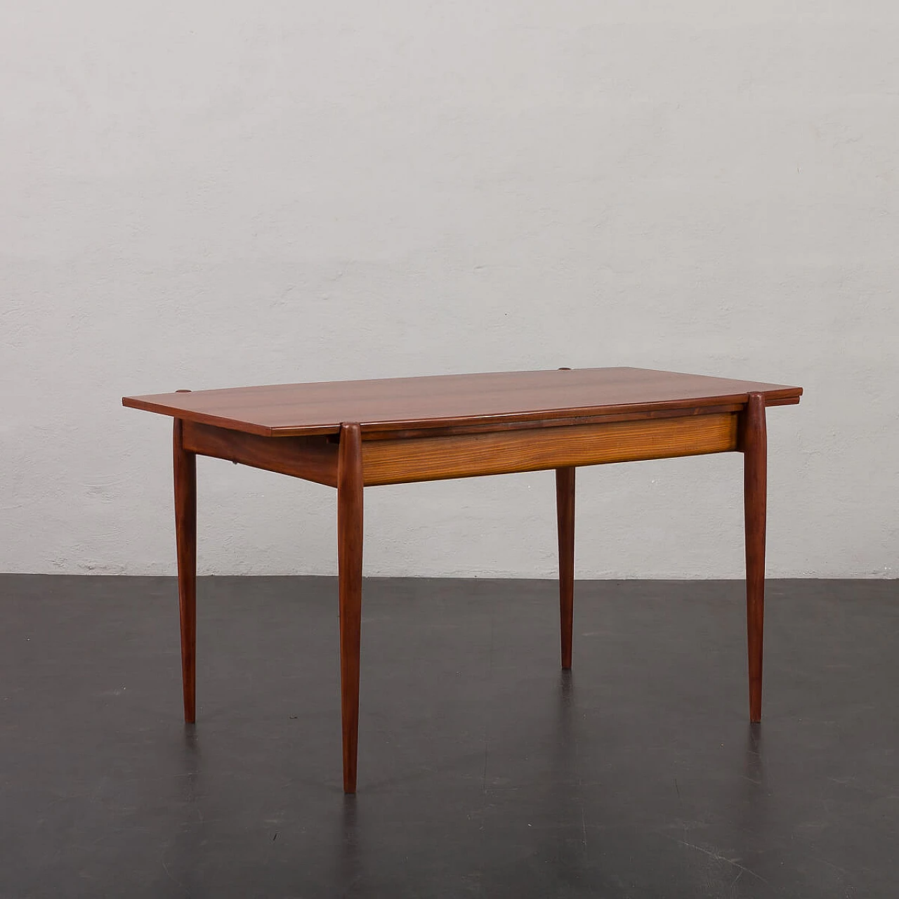 Mahogany veneered extendable table in the style of Gio Ponti, 1960s 3