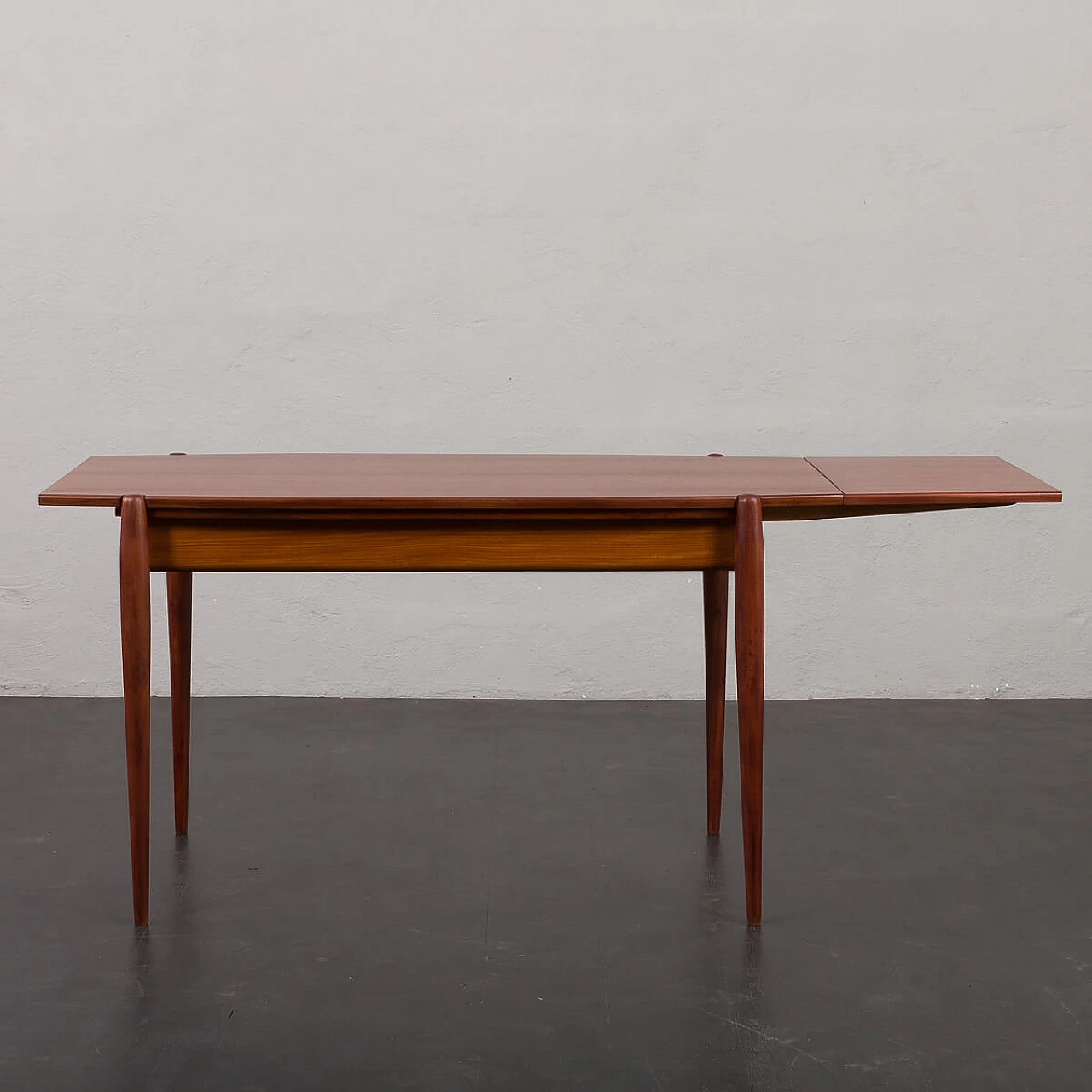 Mahogany veneered extendable table in the style of Gio Ponti, 1960s 5
