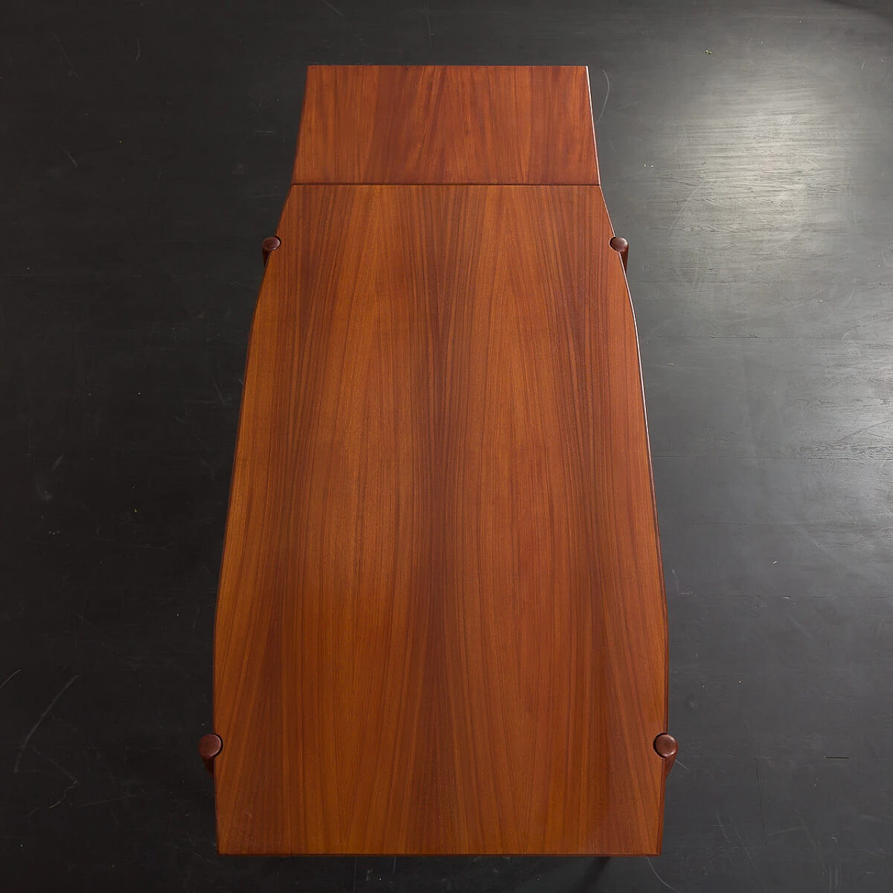 Mahogany veneered extendable table in the style of Gio Ponti, 1960s 6