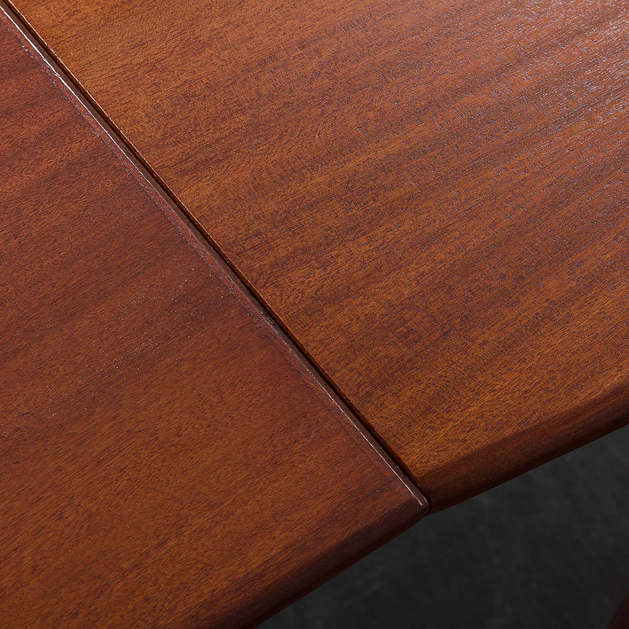 Mahogany veneered extendable table in the style of Gio Ponti, 1960s 8