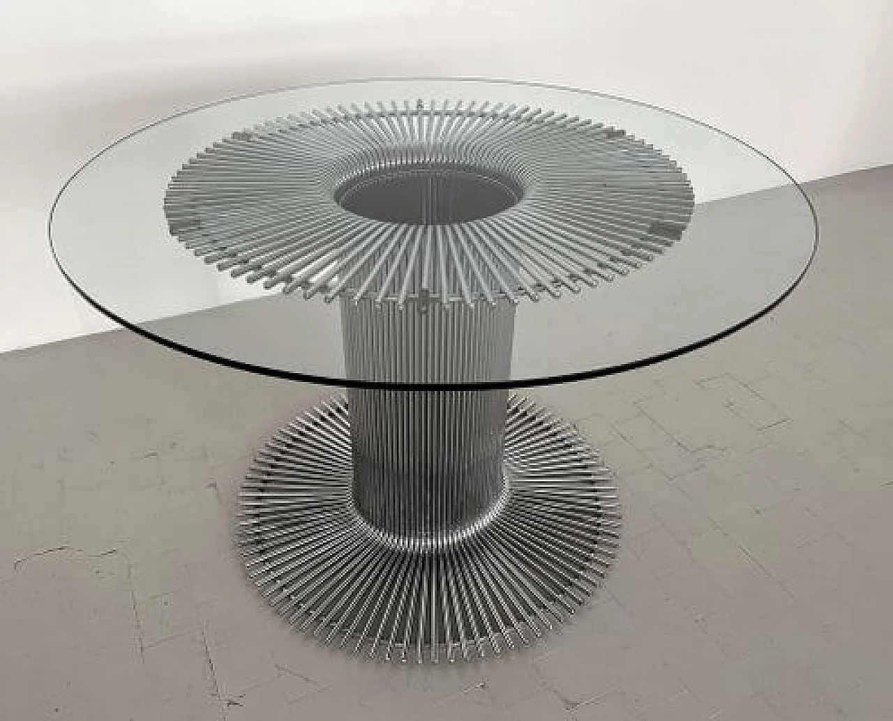 Tavolo in vetro con piedistallo in metallo cromato nello stile di Verner Panton, anni '70 1
