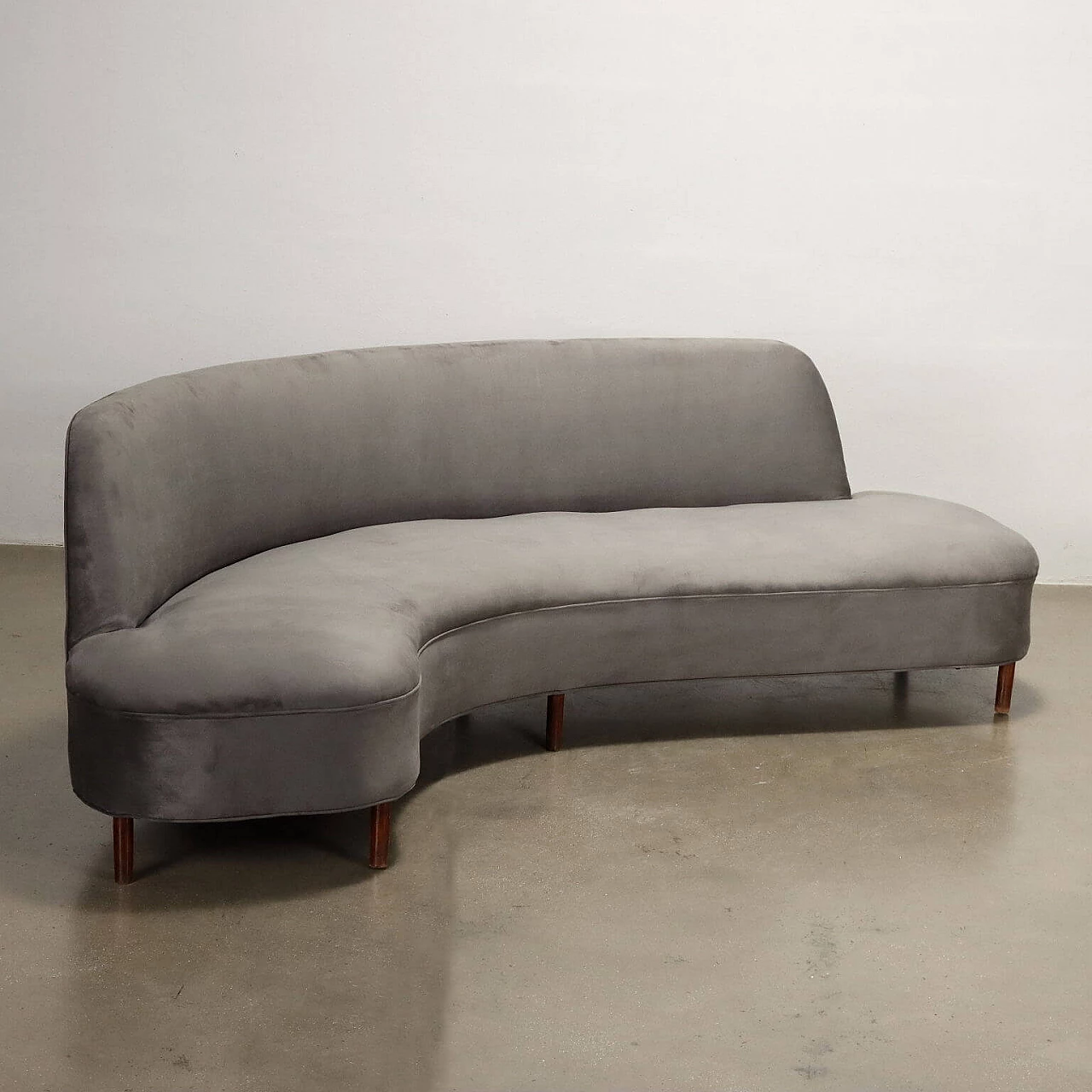 Sofa in grey velvet, 1950s 4