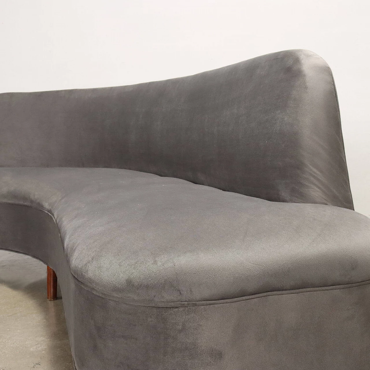 Sofa in grey velvet, 1950s 5