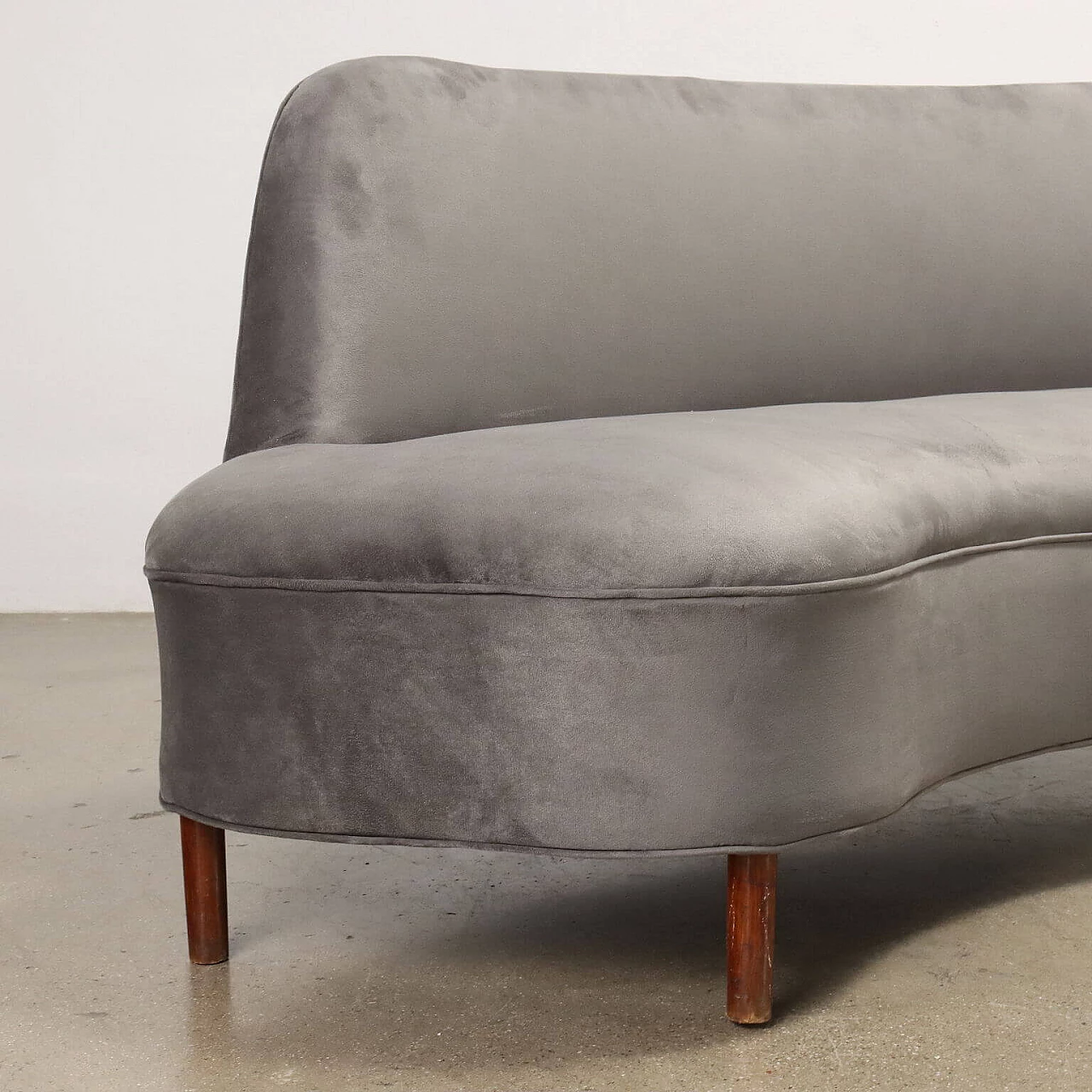 Sofa in grey velvet, 1950s 6